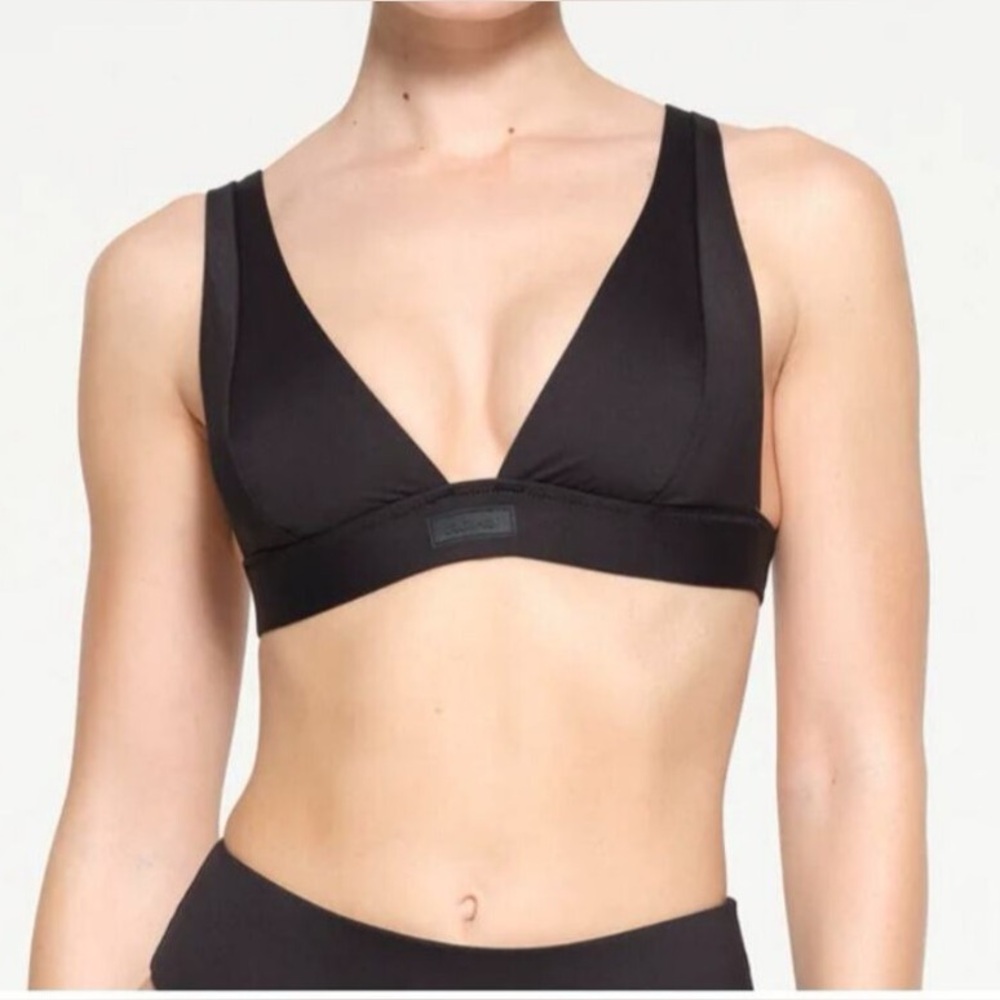 Skims Swim Plunge Bikini Top in Onyn • NWT
